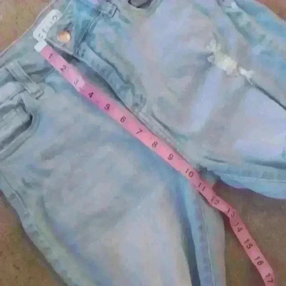 CELLO DISTRESSED/FRAYED HEM JEANS SIZE 5 (JUNIORS) - Picture 10 of 16
